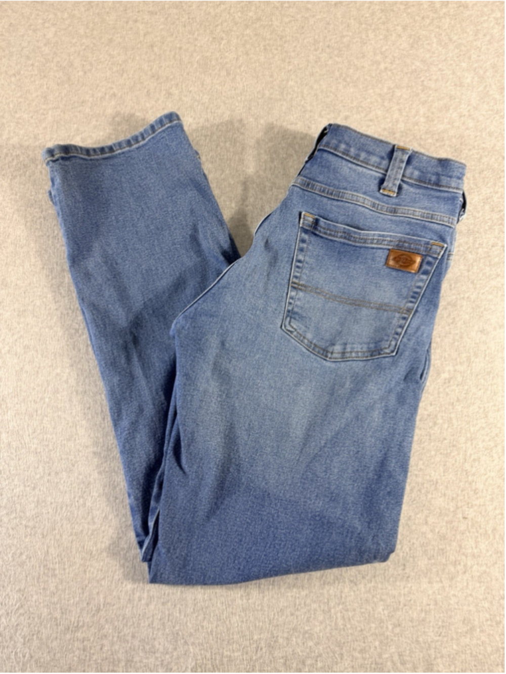 Dickies Men's Loose Fit Straight Leg Blue Denim Jeans Size 32x34 Medium Wash